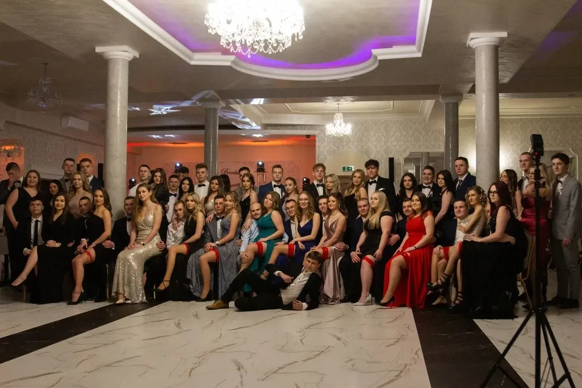 Studniówka maturzystów z Zespołu Szkół im. Stanisława Staszica w Małkini Górnej! (zdjęcia, wideo)