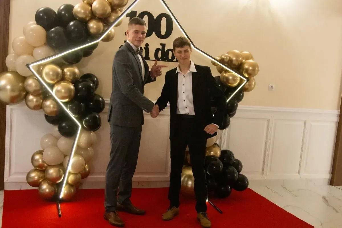 Studniówka maturzystów z Zespołu Szkół im. Stanisława Staszica w Małkini Górnej! (zdjęcia, wideo)