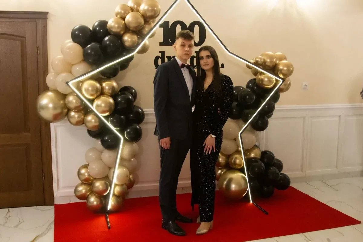 Studniówka maturzystów z Zespołu Szkół im. Stanisława Staszica w Małkini Górnej! (zdjęcia, wideo)