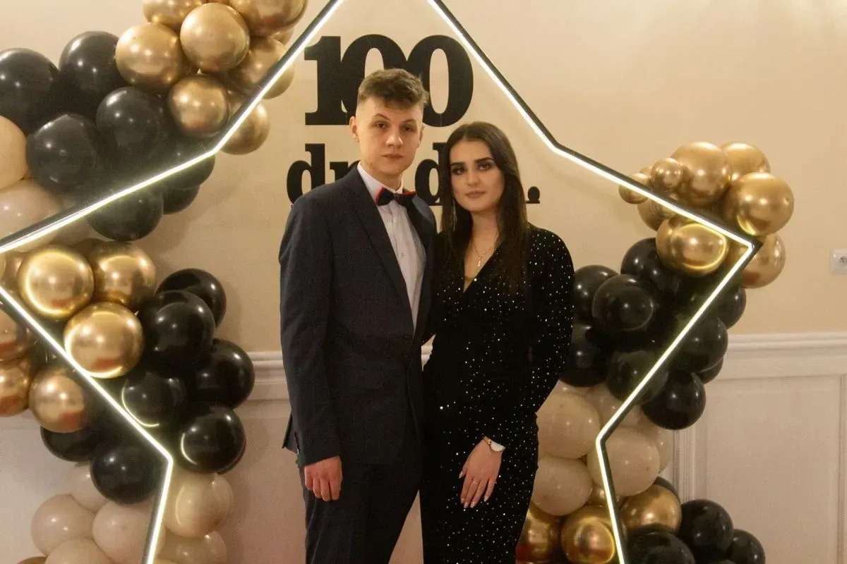 Studniówka maturzystów z Zespołu Szkół im. Stanisława Staszica w Małkini Górnej! (zdjęcia, wideo)