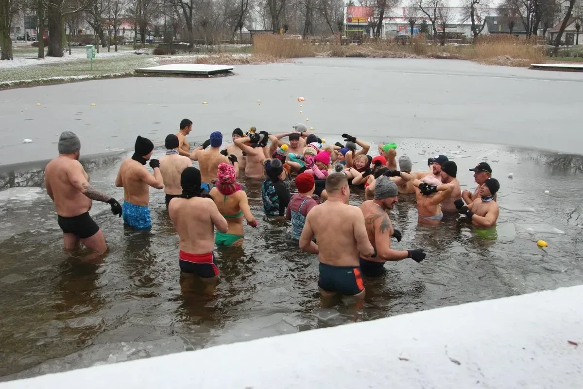 Finał WOŚP na sportowo! Ostrów Biega i Morstrowiaki przyłączyły się do pomocy aktywnie (zdjęcia)
