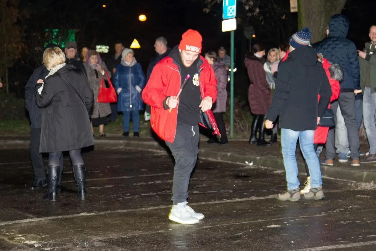 Mieszkańcy wspólnie rozpoczęli nowy rok przed ratuszem miejskim! (zdjęcia)
