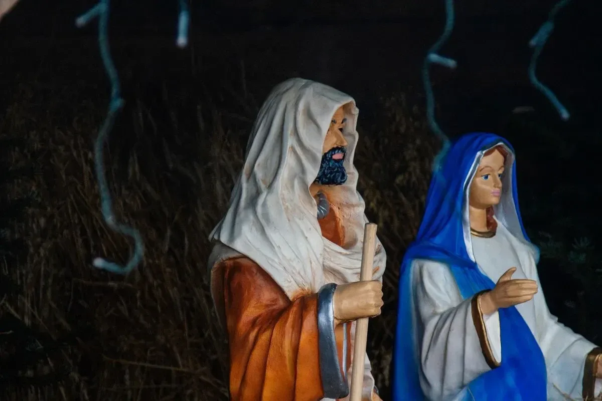 Bożonarodzeniowa szopka ozdobiła plac przed ratuszem miejskim w Broku (zdjęcia)