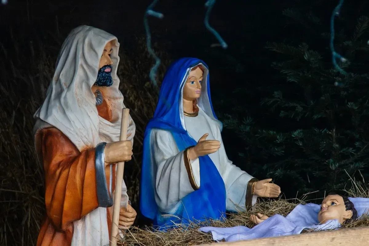 Bożonarodzeniowa szopka ozdobiła plac przed ratuszem miejskim w Broku (zdjęcia)