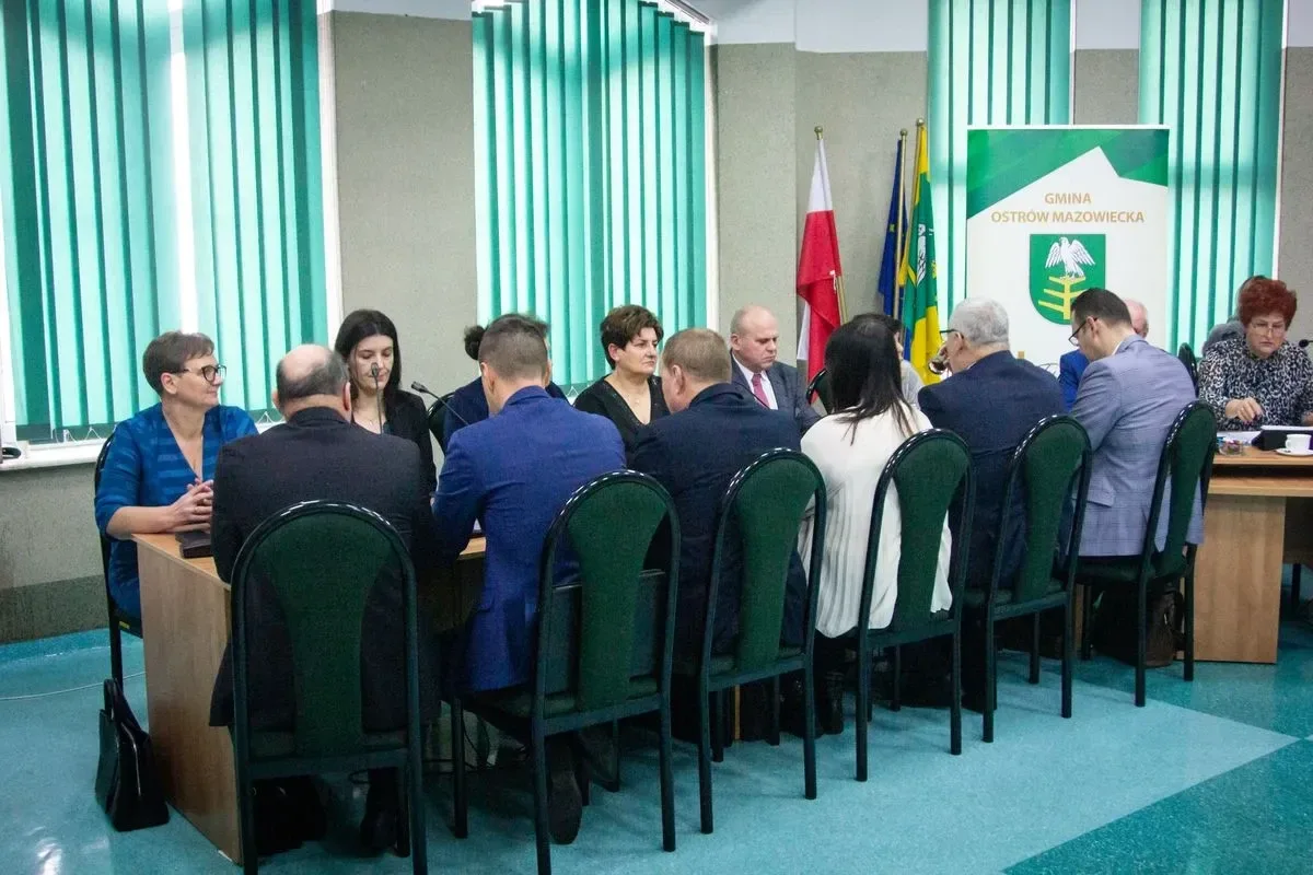 Radni jednogłośnie uchwalili budżet gminy Ostrów Mazowiecka na 2023 rok! (zdjęcia)