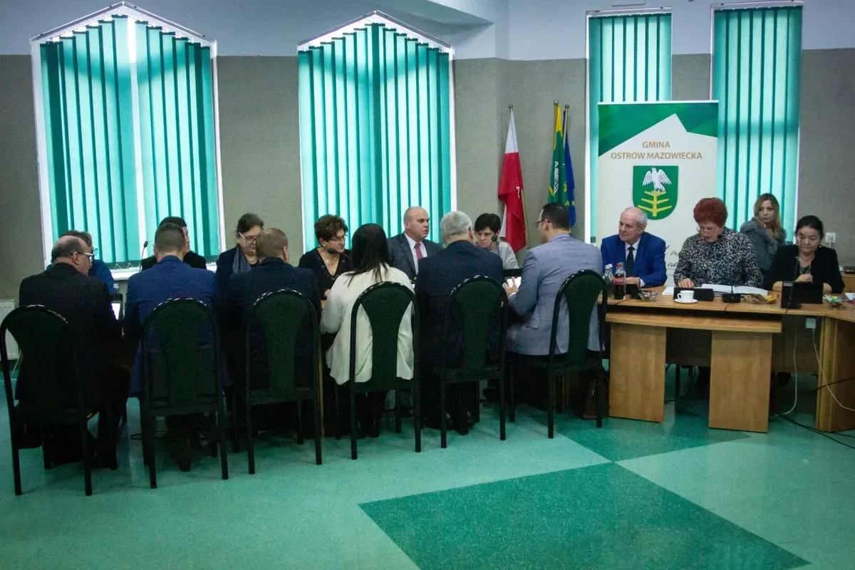 Radni jednogłośnie uchwalili budżet gminy Ostrów Mazowiecka na 2023 rok! (zdjęcia)