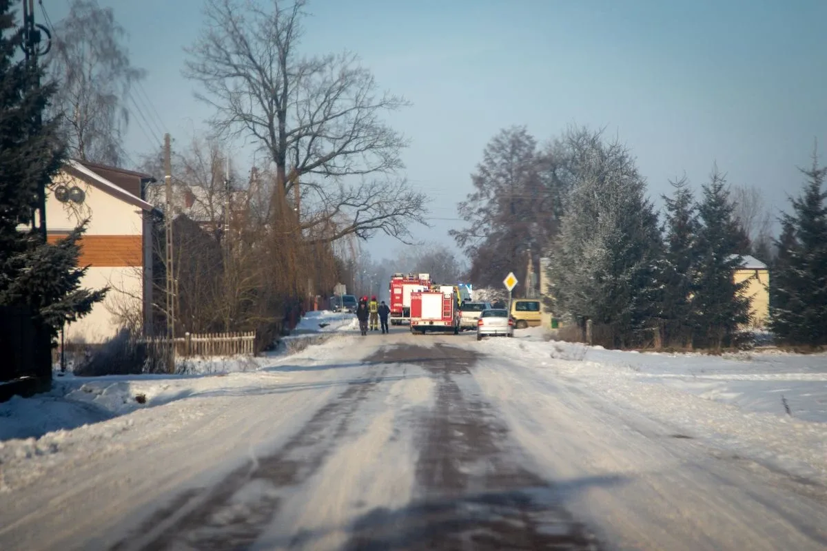 Zdarzenie drogowe z udziałem samochodu ciężarowego i osobówki w Królach Dużych (zdjęcia)