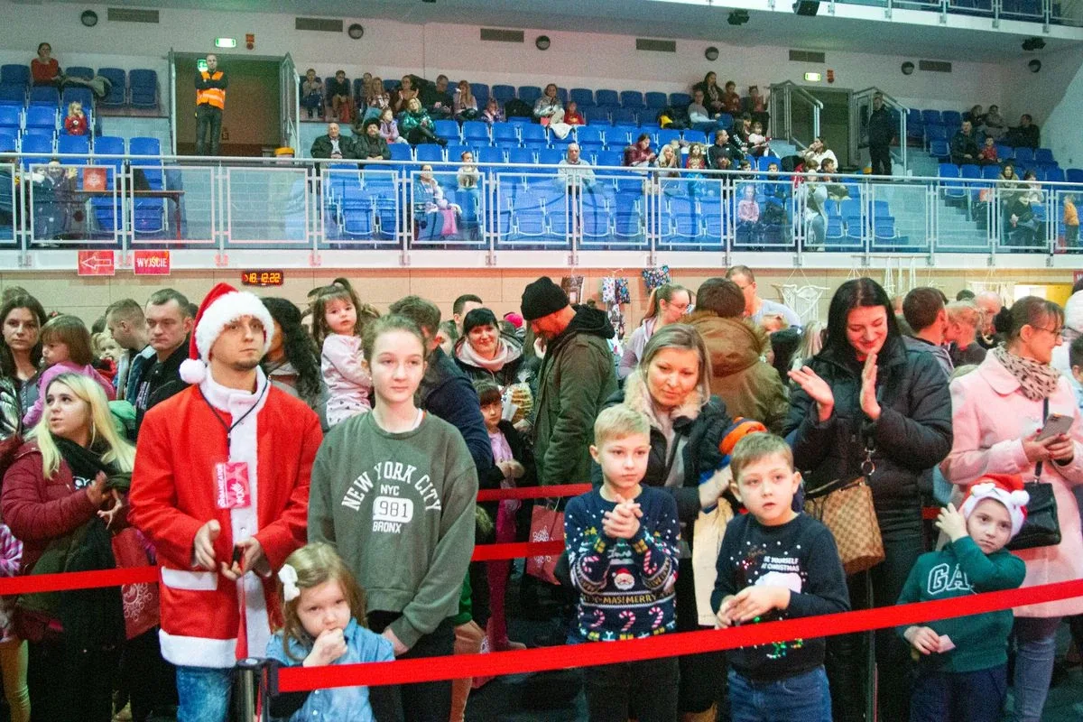 Jarmark bożonarodzeniowy i spotkanie ze Świętym Mikołajem cieszyło się dużym zainteresowaniem! (zdjęcia, wideo)