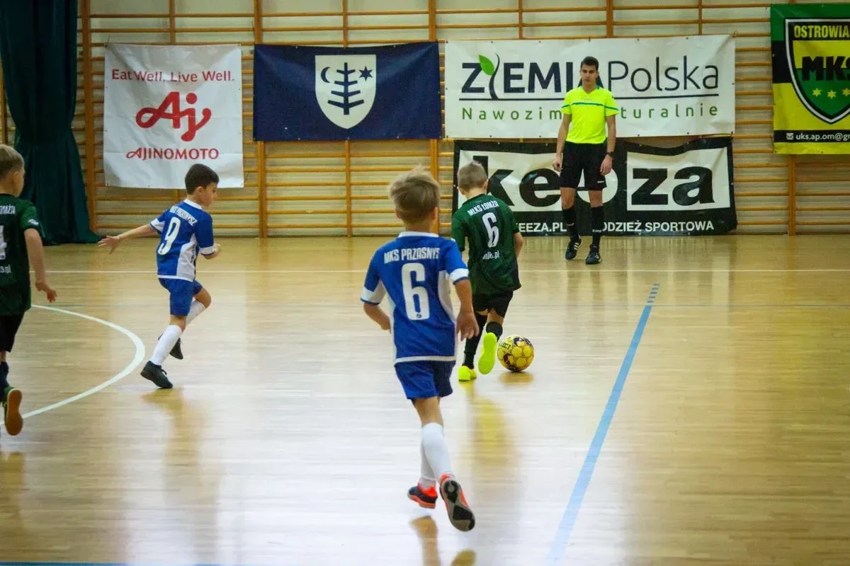 Turniej Mikołajkowy na hali MOSiR Ostrów Mazowiecka (zdjęcia)