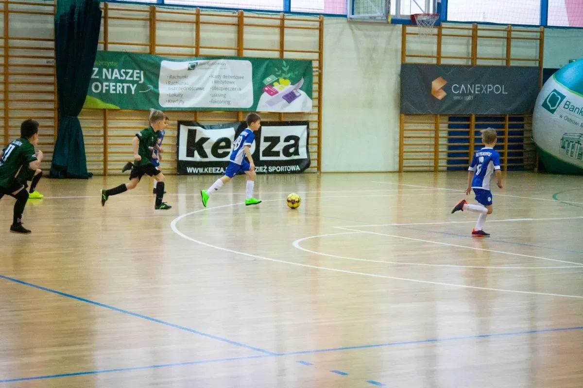 Turniej Mikołajkowy na hali MOSiR Ostrów Mazowiecka (zdjęcia)