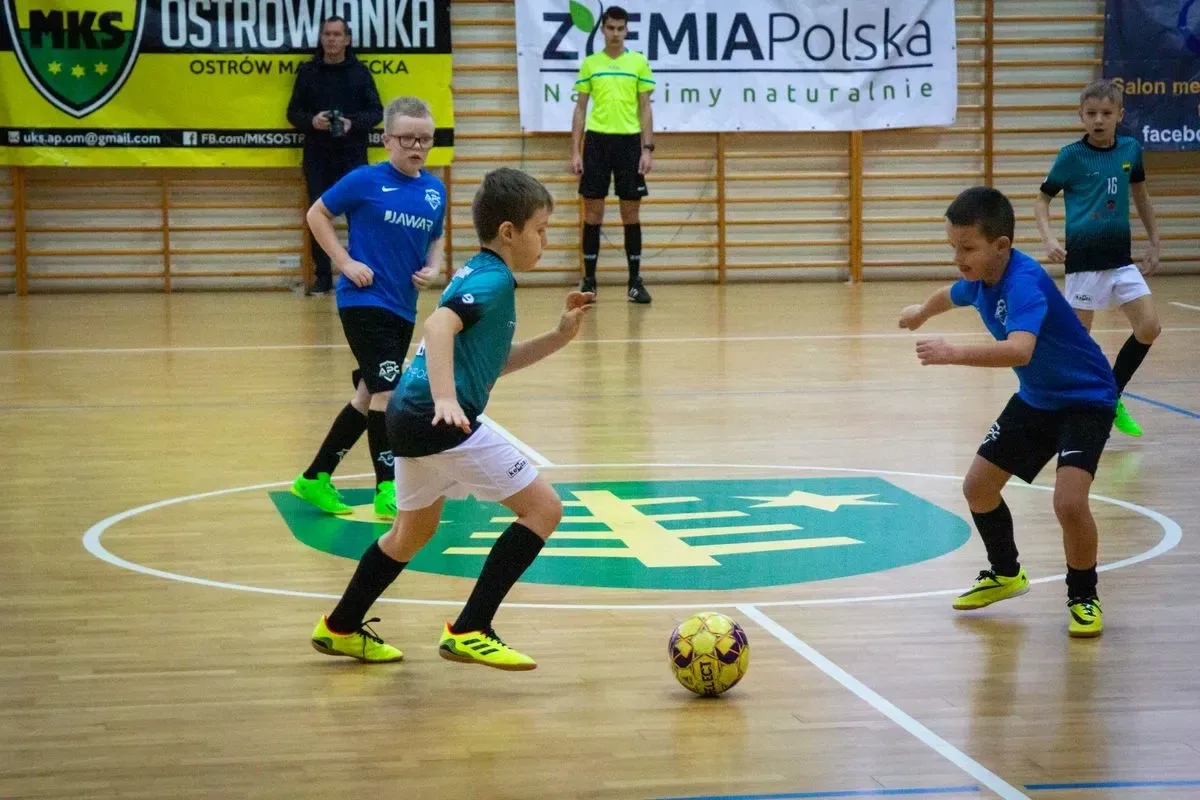 Turniej Mikołajkowy na hali MOSiR Ostrów Mazowiecka (zdjęcia)