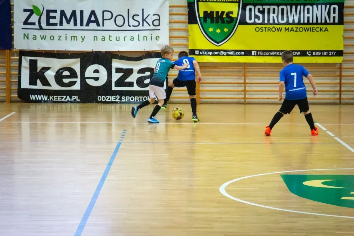 Turniej Mikołajkowy na hali MOSiR Ostrów Mazowiecka (zdjęcia)