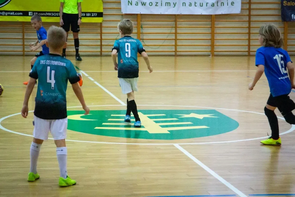 Turniej Mikołajkowy na hali MOSiR Ostrów Mazowiecka (zdjęcia)