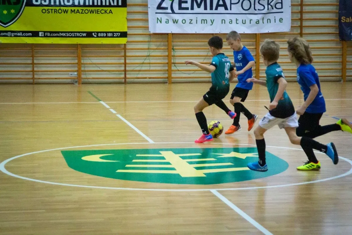 Turniej Mikołajkowy na hali MOSiR Ostrów Mazowiecka (zdjęcia)