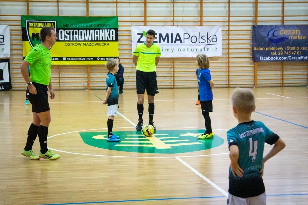 Turniej Mikołajkowy na hali MOSiR Ostrów Mazowiecka (zdjęcia)