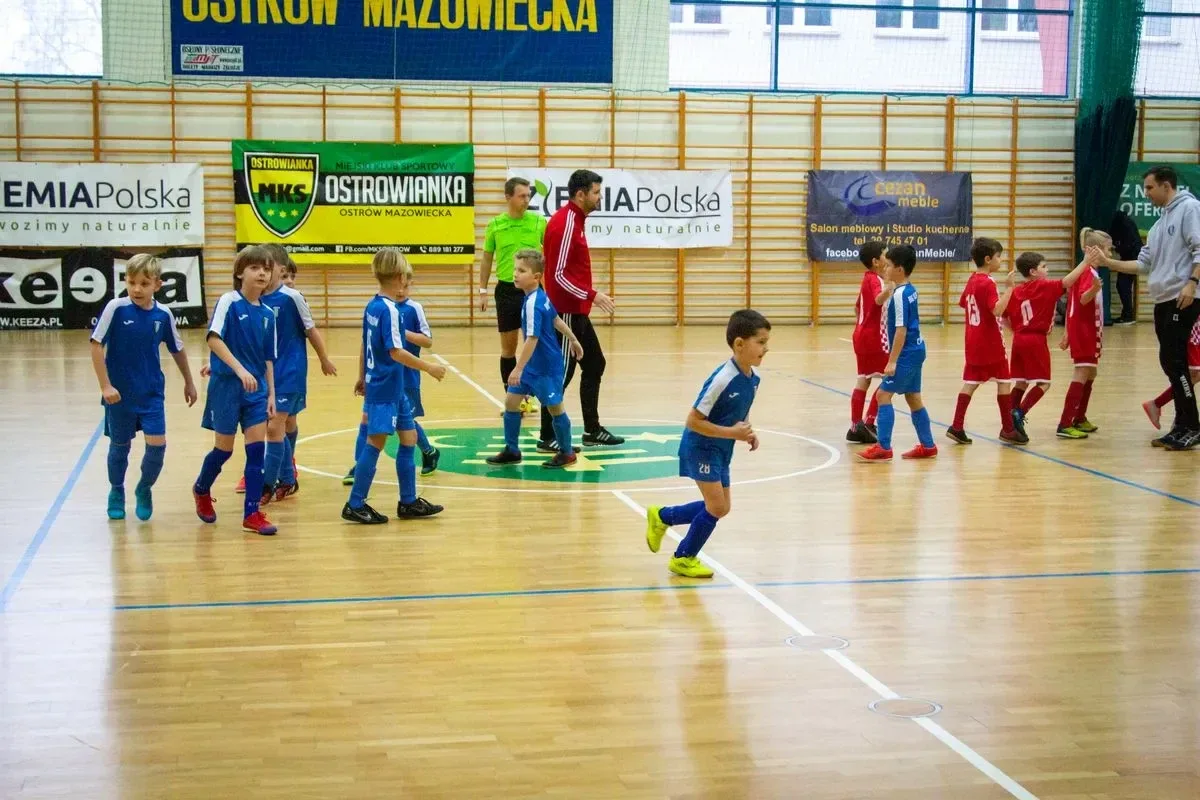 Turniej Mikołajkowy na hali MOSiR Ostrów Mazowiecka (zdjęcia)