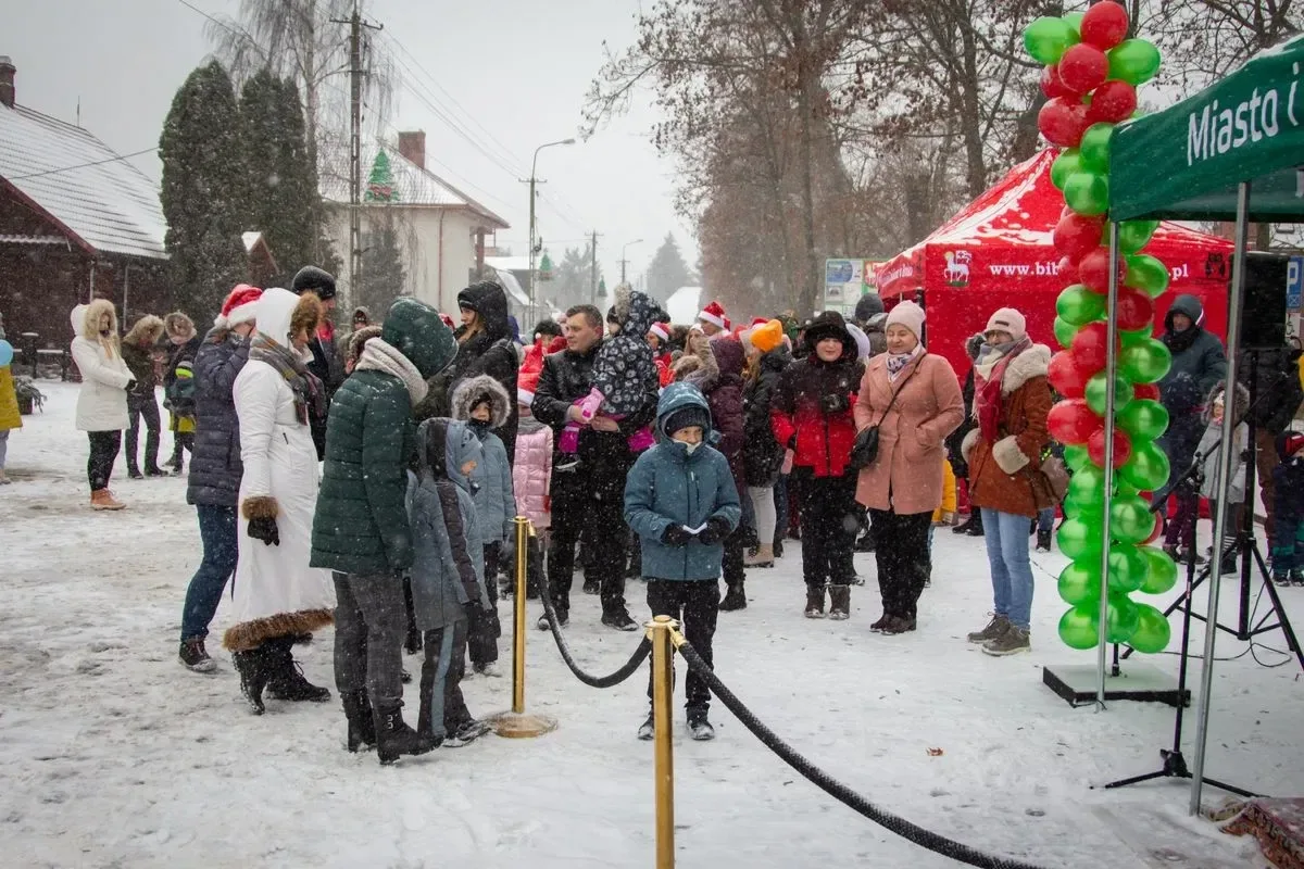 Święty Mikołaj odwiedził mieszkańców Broku! (zdjęcia, wideo)