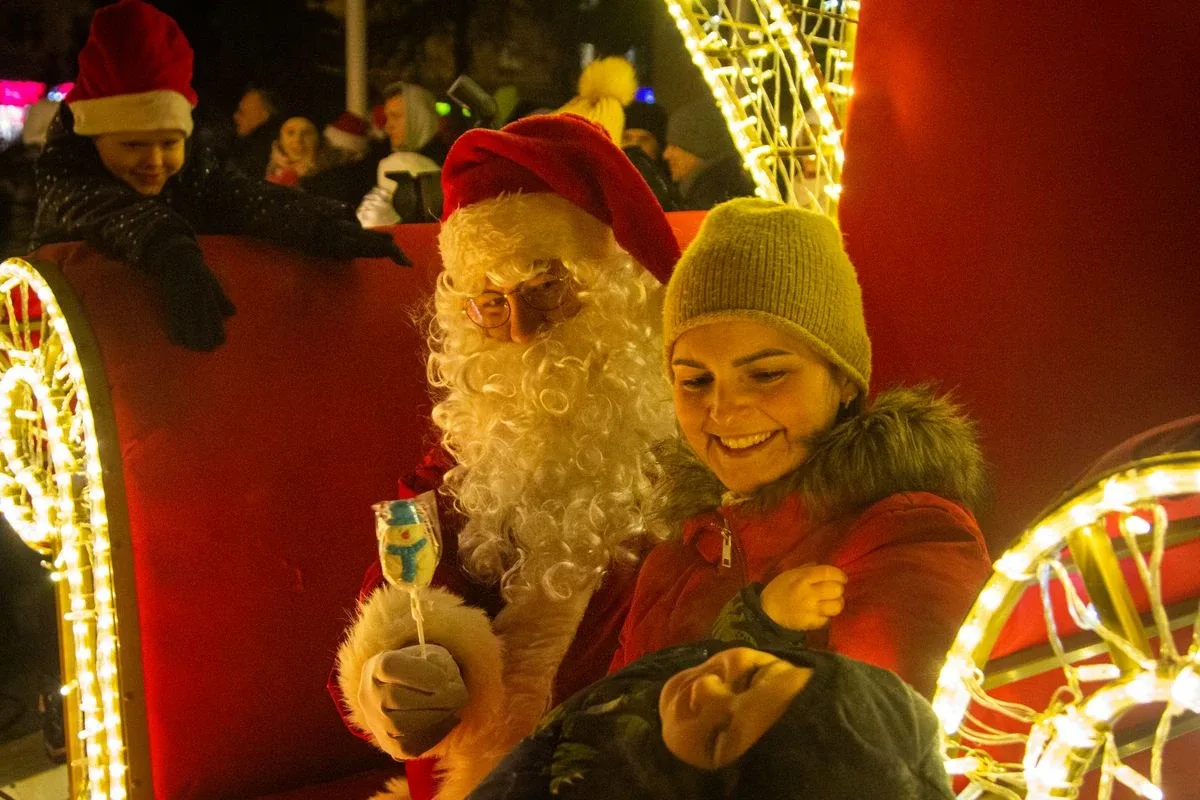 Miejska choinka już rozbłysła! Tak ostrowianie spędzili mikołajki (zdjęcia)