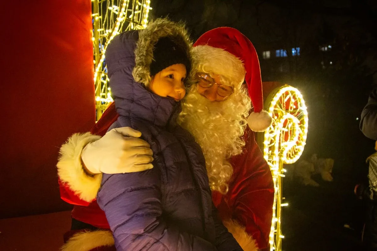 Miejska choinka już rozbłysła! Tak ostrowianie spędzili mikołajki (zdjęcia)