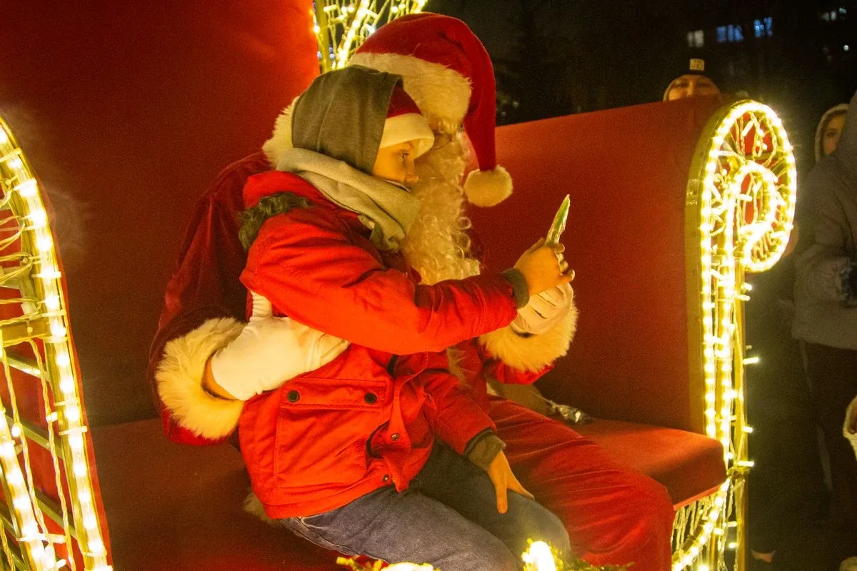 Miejska choinka już rozbłysła! Tak ostrowianie spędzili mikołajki (zdjęcia)