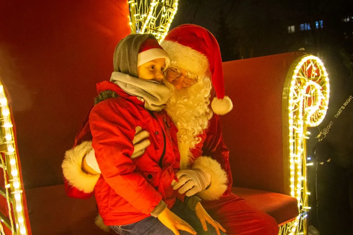 Miejska choinka już rozbłysła! Tak ostrowianie spędzili mikołajki (zdjęcia)