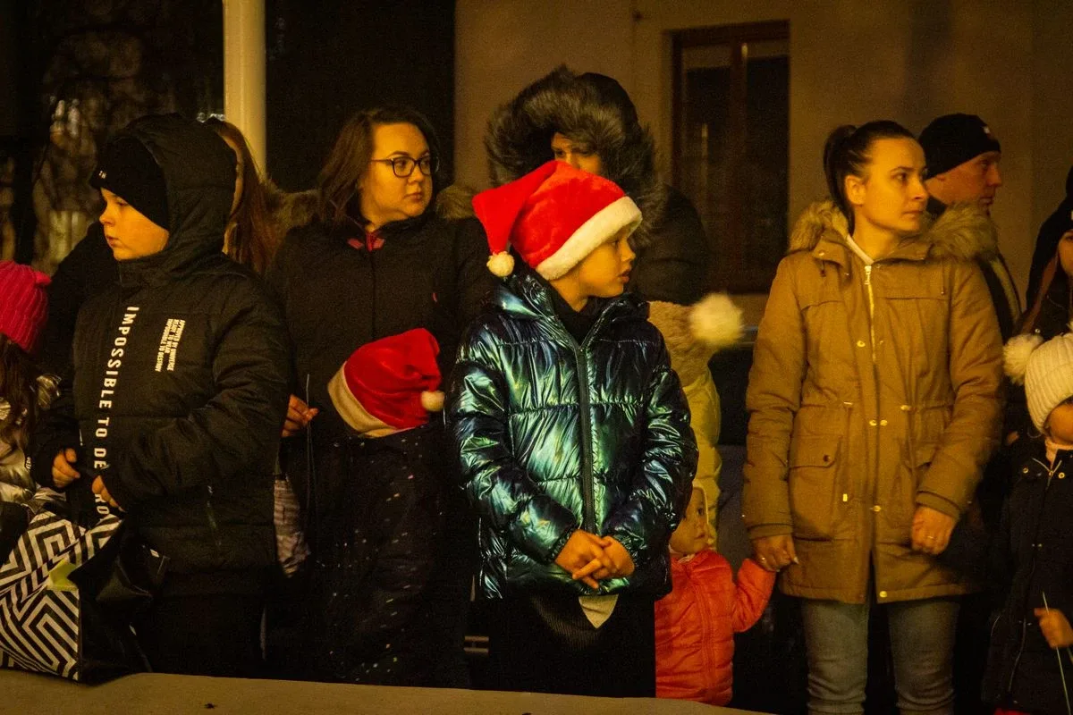 Miejska choinka już rozbłysła! Tak ostrowianie spędzili mikołajki (zdjęcia)
