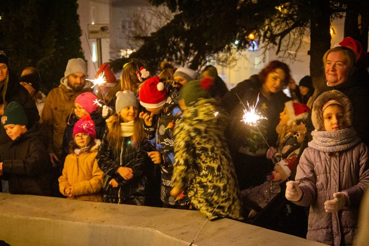 Miejska choinka już rozbłysła! Tak ostrowianie spędzili mikołajki (zdjęcia)