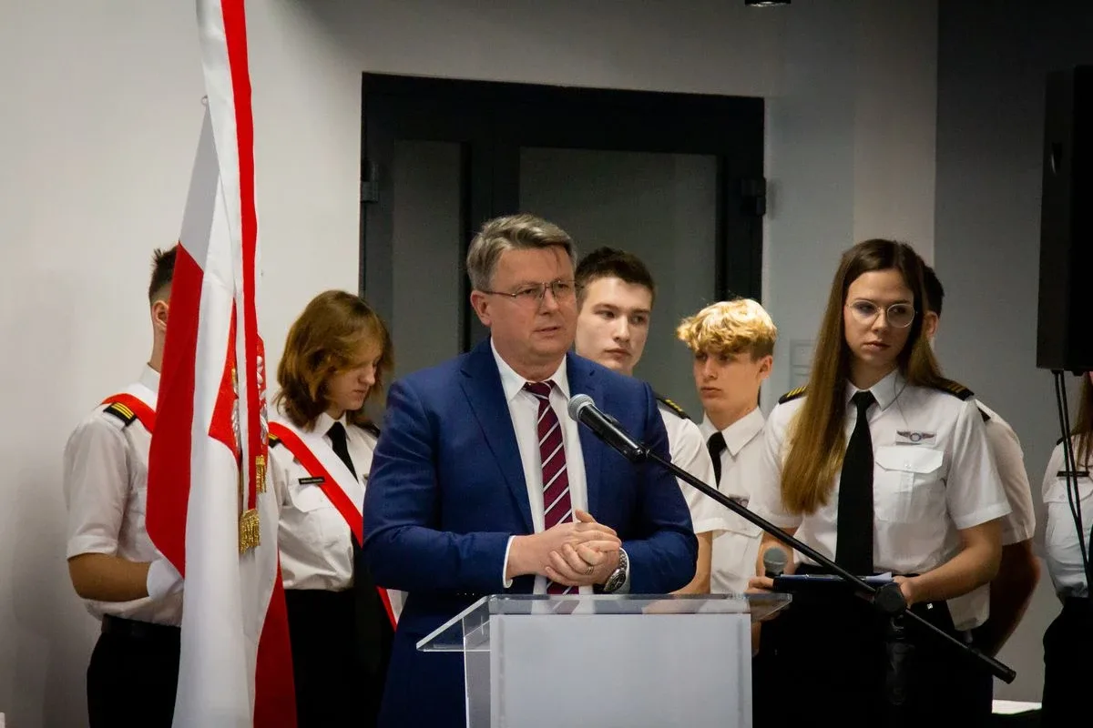 Pierwszoklasiści z CSL Technikum Lotniczego w Nagoszewie złożyli ślubowanie! (zdjęcia)