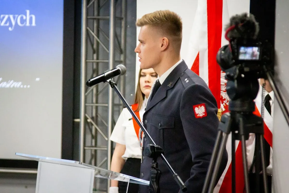 Pierwszoklasiści z CSL Technikum Lotniczego w Nagoszewie złożyli ślubowanie! (zdjęcia)
