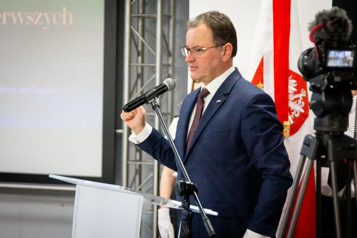 Pierwszoklasiści z CSL Technikum Lotniczego w Nagoszewie złożyli ślubowanie! (zdjęcia)
