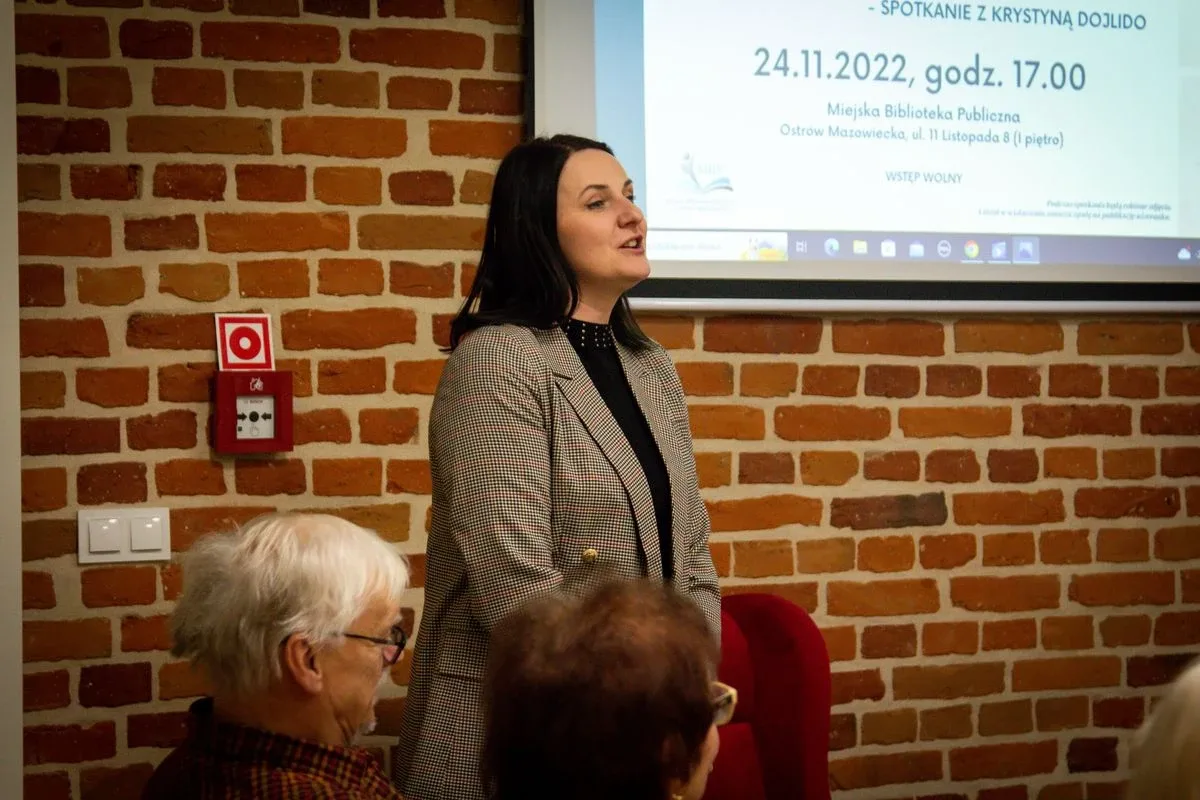 Krystyna Dojlido opowiadała o swojej mamie Janinie Kolasińskiej w ostrowskiej bibliotece (zdjęcia)