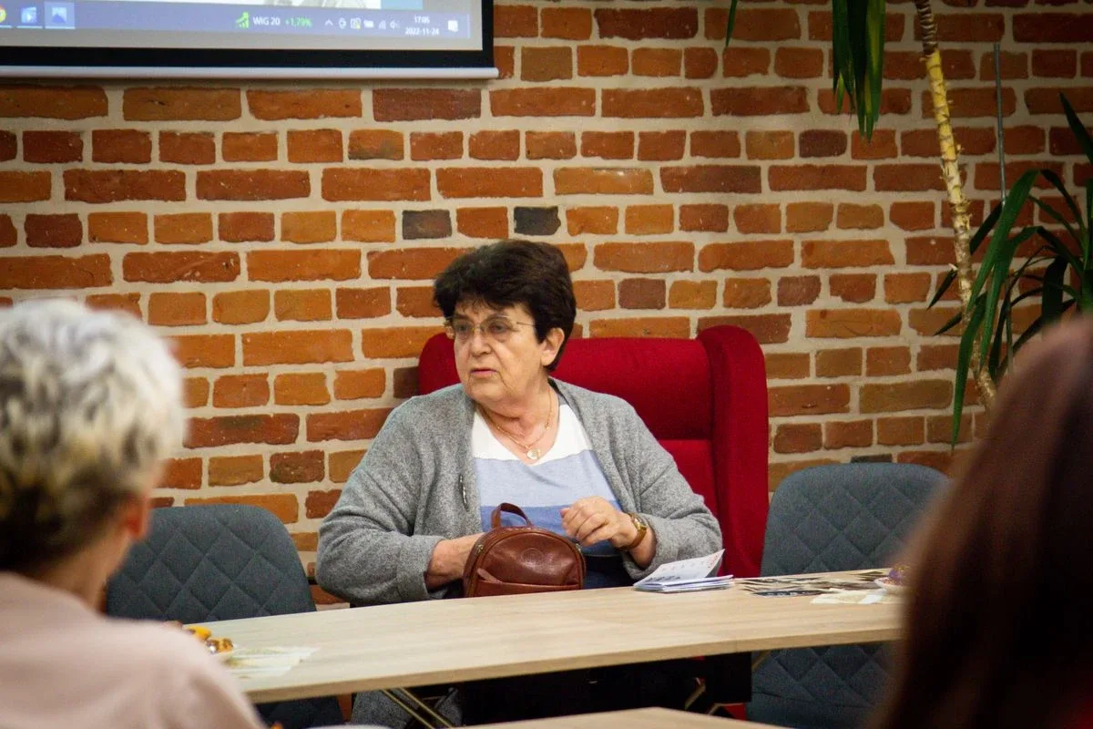 Krystyna Dojlido opowiadała o swojej mamie Janinie Kolasińskiej w ostrowskiej bibliotece (zdjęcia)