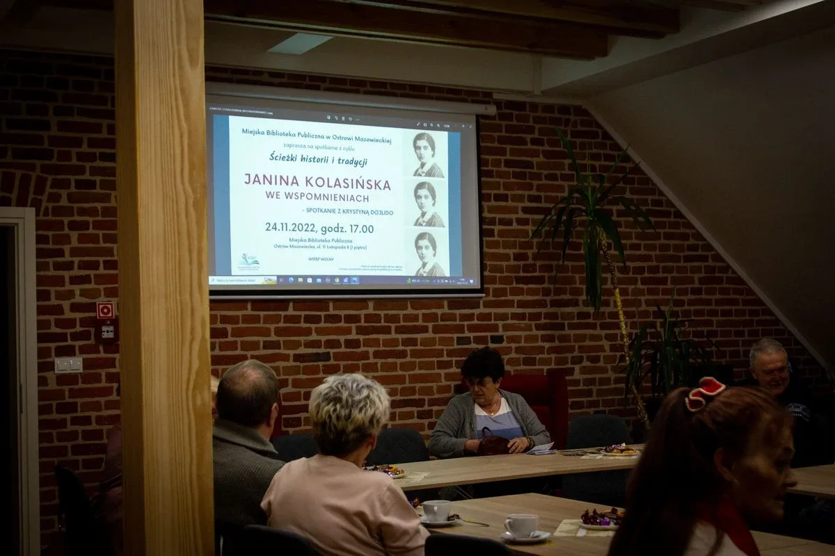 Krystyna Dojlido opowiadała o swojej mamie Janinie Kolasińskiej w ostrowskiej bibliotece (zdjęcia)