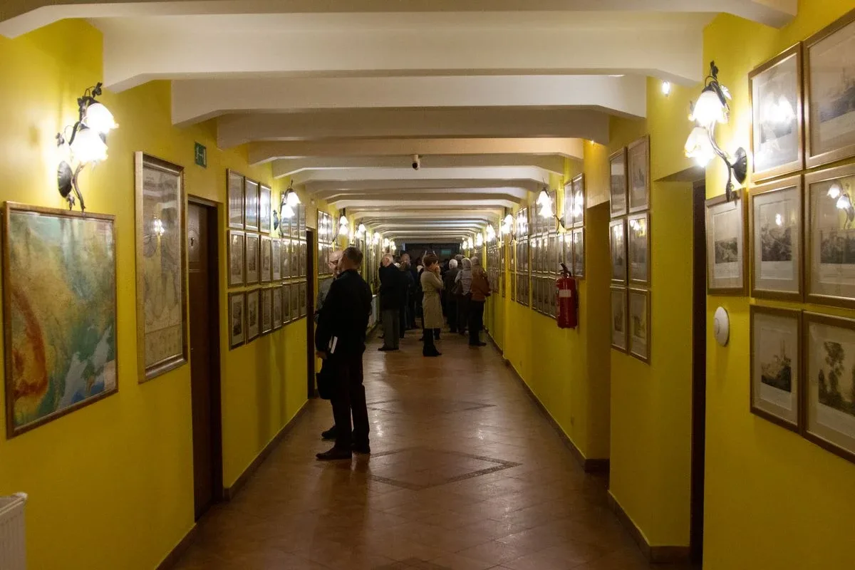 Otwarcie wystawy pt. "300 obrazów Napoleona Ordy" i wykład z ks. Tadueszem Isakowiczem-Zaleskim w Muzeum Kresów i Ziemi Ostrowskiej (zdjęcia, wideo)