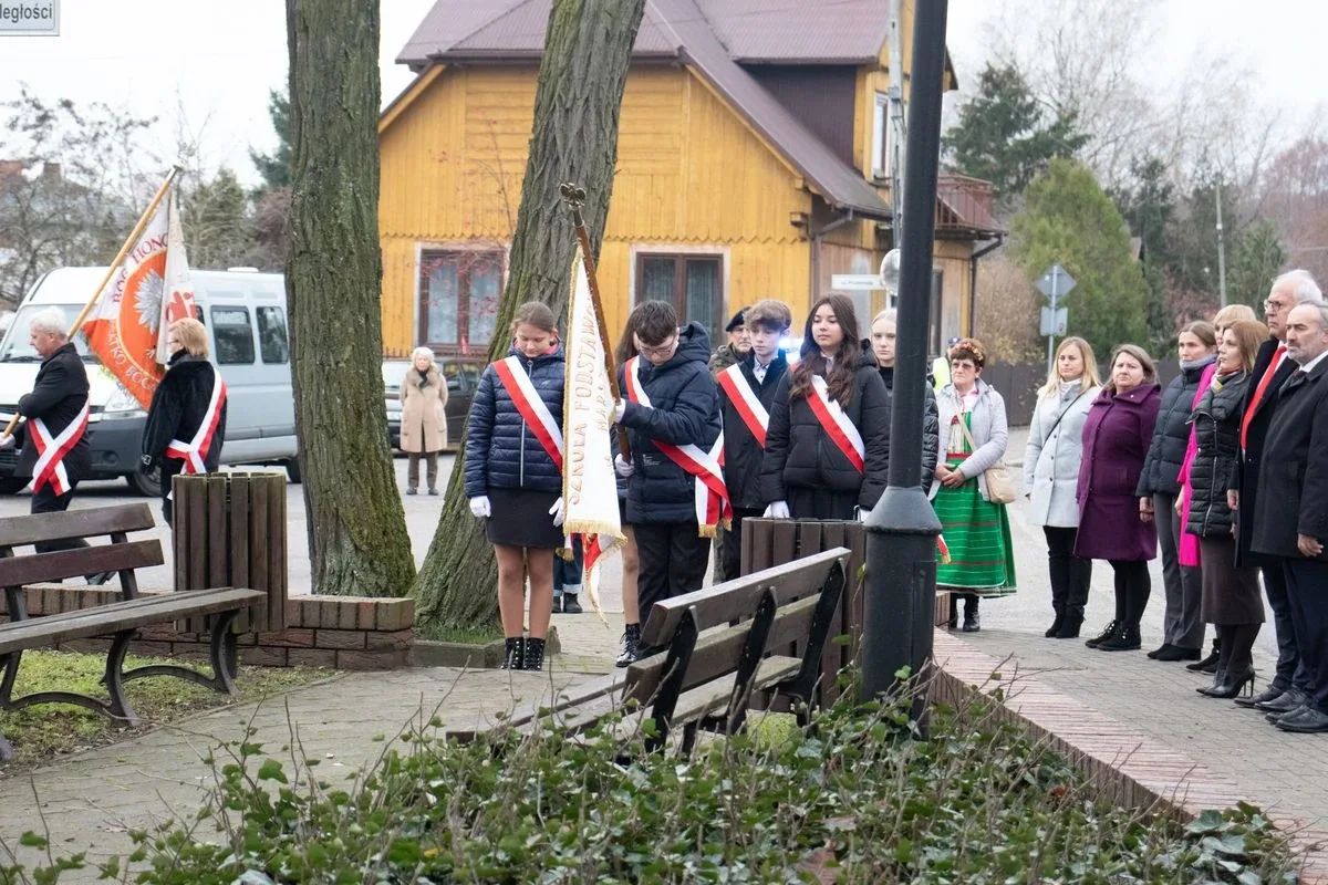 Obchody Narodowego Święta Niepodległości pod pomnikiem Marszałka Józefa Piłsudskiego w Broku (zdjęcia)