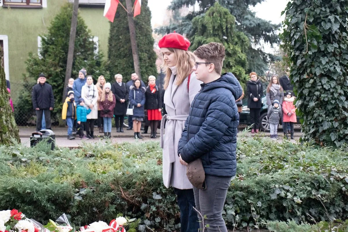 Obchody Narodowego Święta Niepodległości pod pomnikiem Marszałka Józefa Piłsudskiego w Broku (zdjęcia)