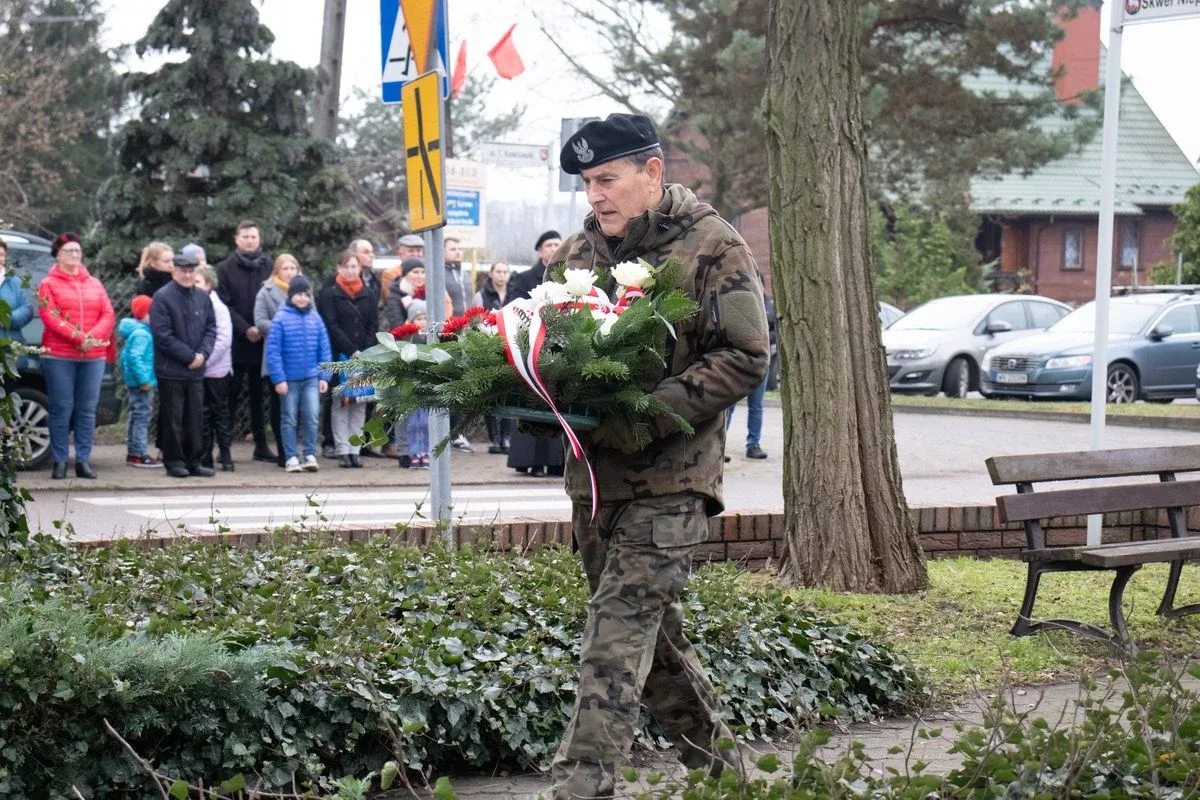 Obchody Narodowego Święta Niepodległości pod pomnikiem Marszałka Józefa Piłsudskiego w Broku (zdjęcia)