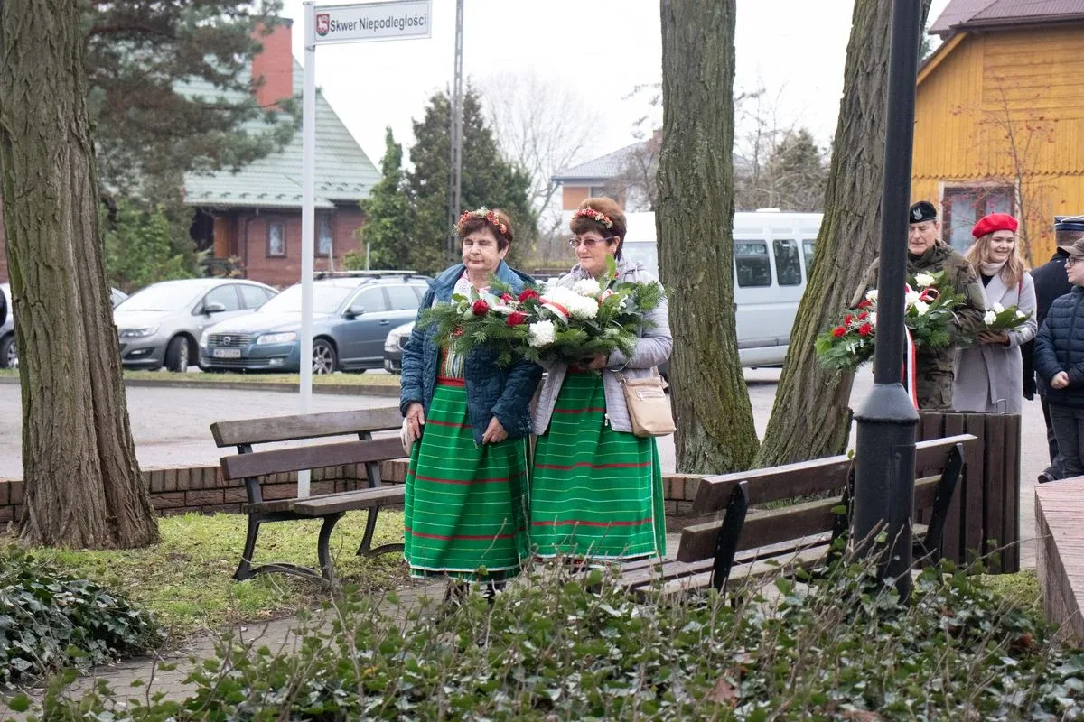 Obchody Narodowego Święta Niepodległości pod pomnikiem Marszałka Józefa Piłsudskiego w Broku (zdjęcia)