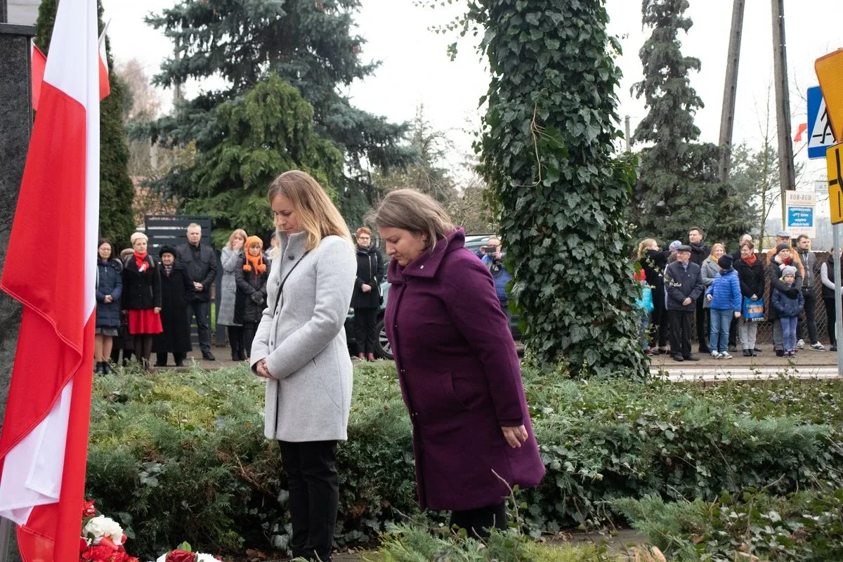 Obchody Narodowego Święta Niepodległości pod pomnikiem Marszałka Józefa Piłsudskiego w Broku (zdjęcia)