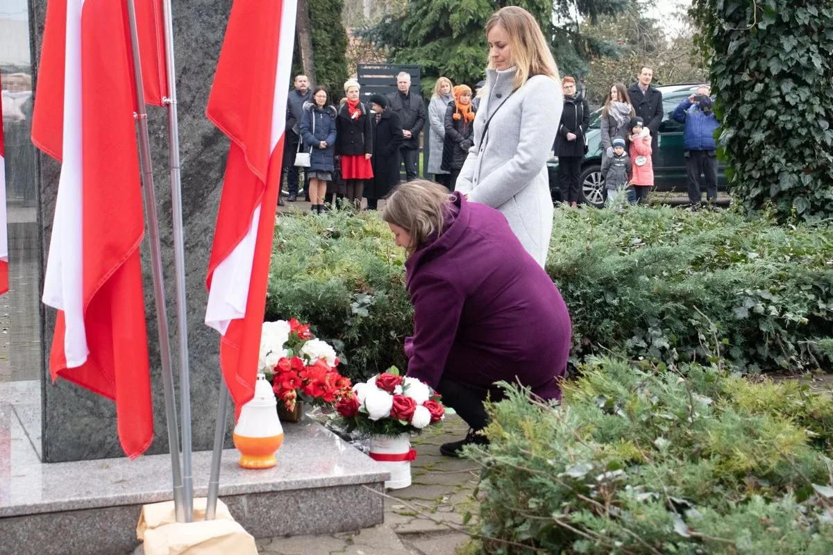 Obchody Narodowego Święta Niepodległości pod pomnikiem Marszałka Józefa Piłsudskiego w Broku (zdjęcia)