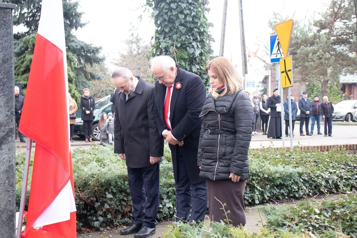 Obchody Narodowego Święta Niepodległości pod pomnikiem Marszałka Józefa Piłsudskiego w Broku (zdjęcia)