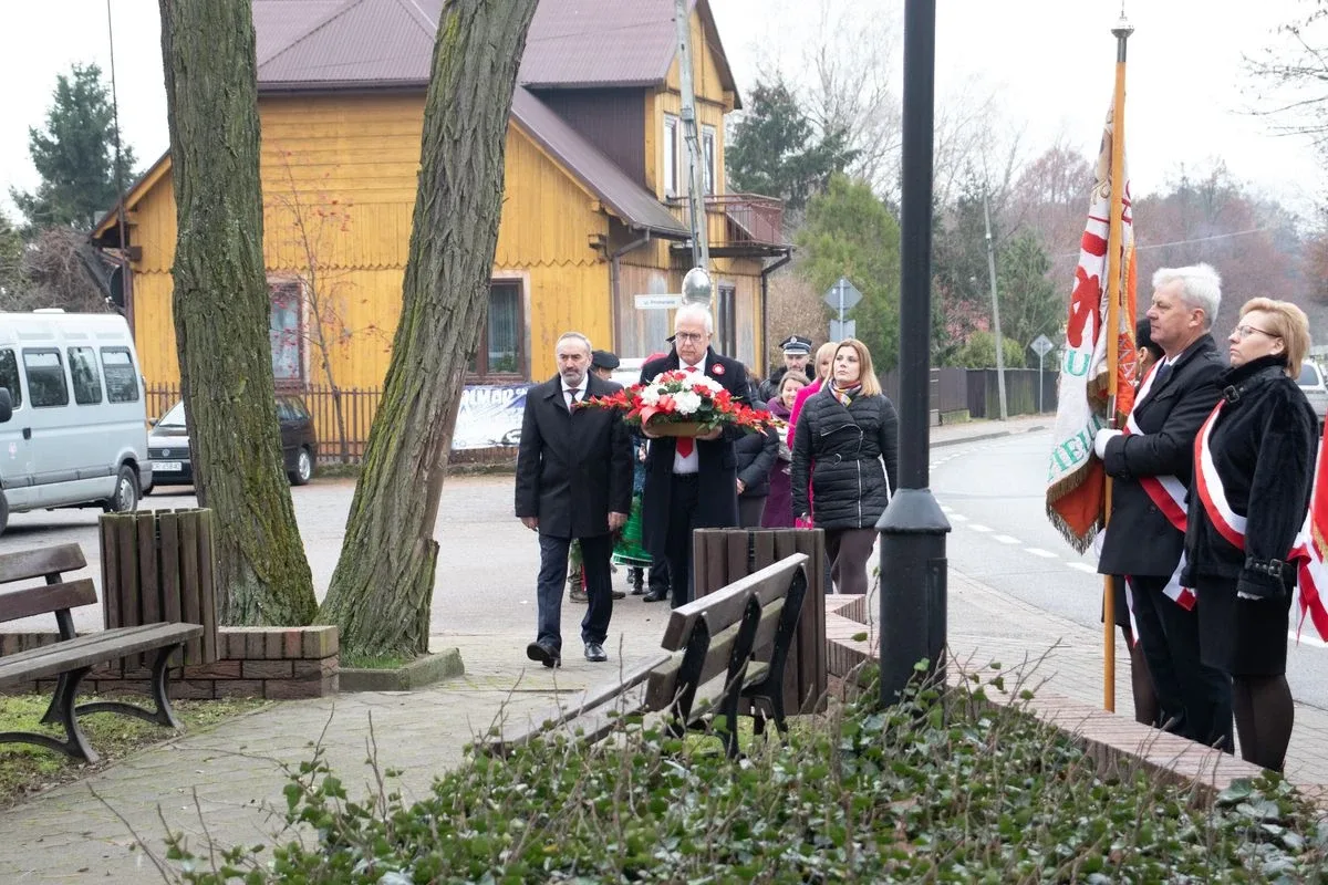 Obchody Narodowego Święta Niepodległości pod pomnikiem Marszałka Józefa Piłsudskiego w Broku (zdjęcia)