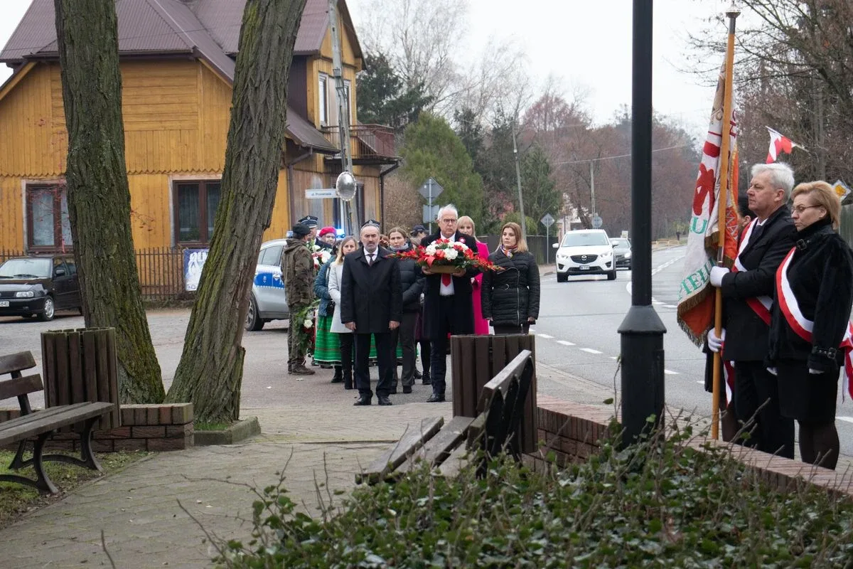 Obchody Narodowego Święta Niepodległości pod pomnikiem Marszałka Józefa Piłsudskiego w Broku (zdjęcia)