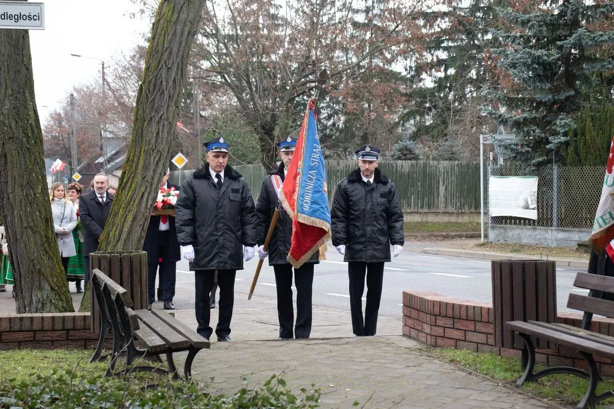 Obchody Narodowego Święta Niepodległości pod pomnikiem Marszałka Józefa Piłsudskiego w Broku (zdjęcia)