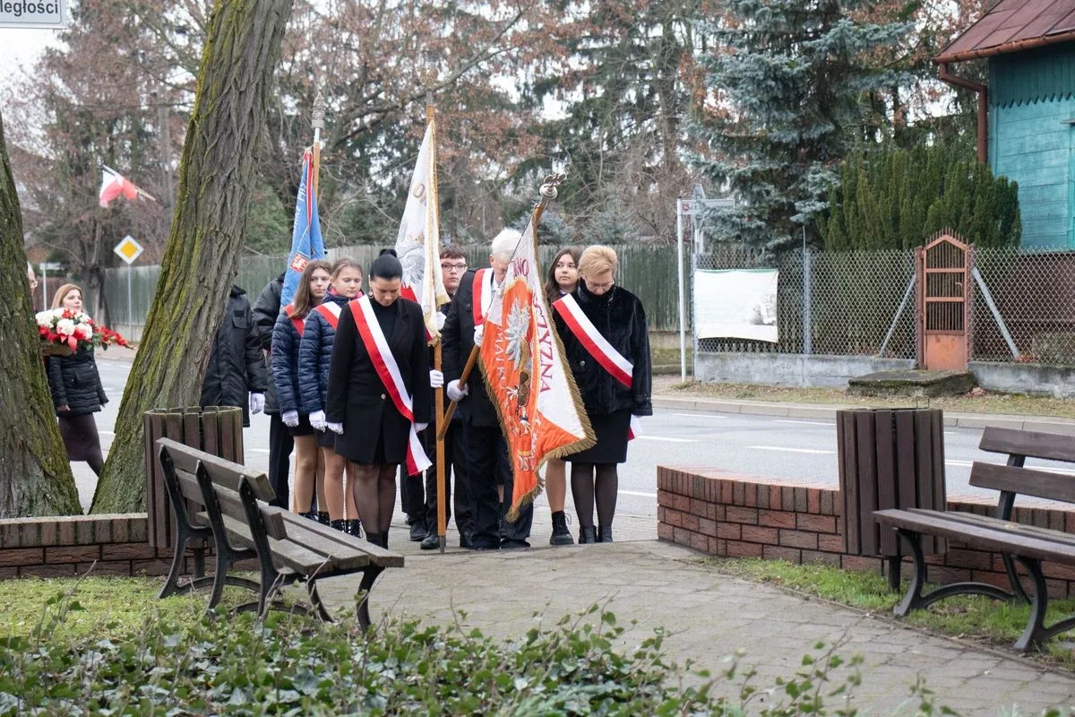Obchody Narodowego Święta Niepodległości pod pomnikiem Marszałka Józefa Piłsudskiego w Broku (zdjęcia)