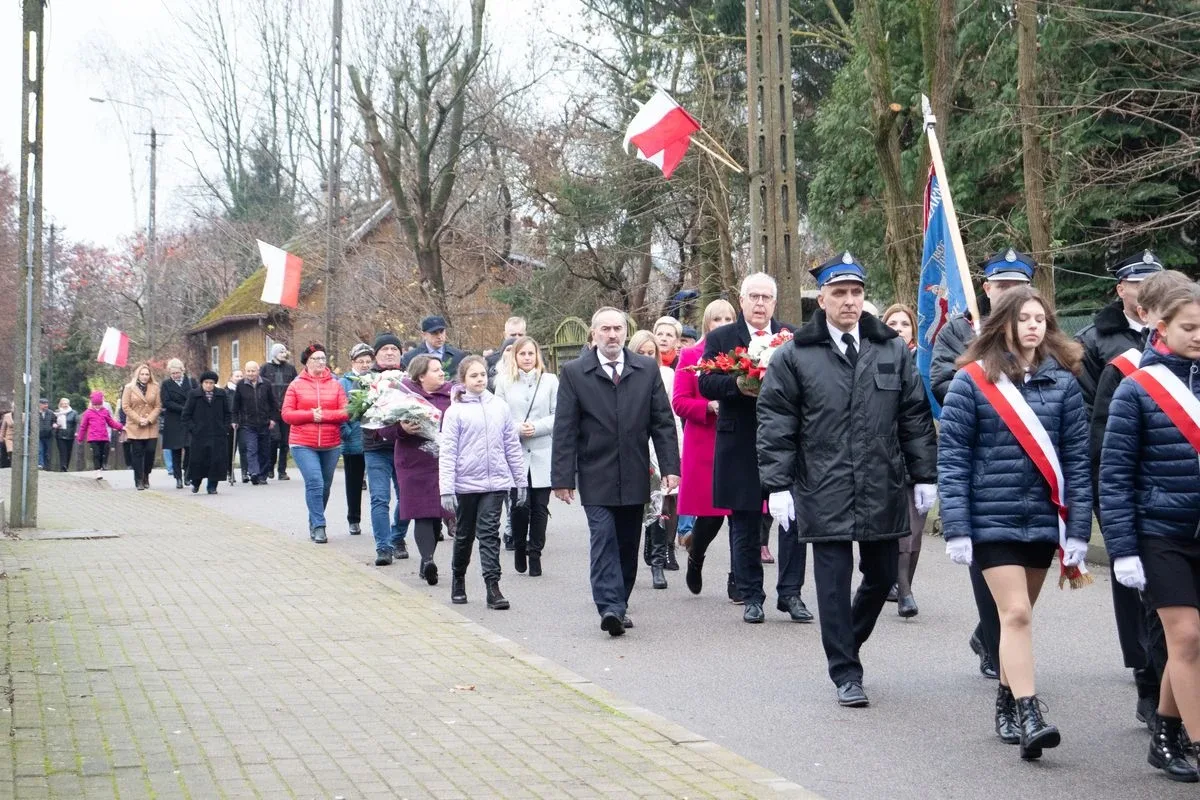Obchody Narodowego Święta Niepodległości pod pomnikiem Marszałka Józefa Piłsudskiego w Broku (zdjęcia)