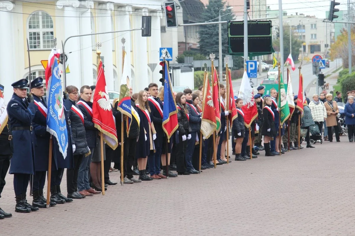 Uroczyste powiatowo-miejsko-gminne obchody Narodowego Święta Niepodległości w Ostrowi Mazowieckiej (zdjęcia, wideo)