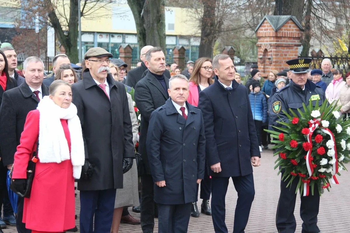 Uroczyste powiatowo-miejsko-gminne obchody Narodowego Święta Niepodległości w Ostrowi Mazowieckiej (zdjęcia, wideo)