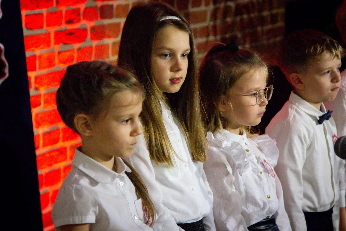 Uczniowie szkół podstawowych i przedszkolaki wzięli udział w Festiwalu Pieśni i Piosenki Patriotycznej! (zdjęcia, wideo)
