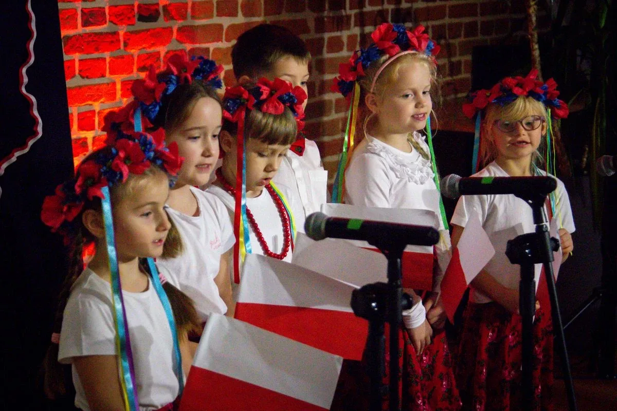 Uczniowie szkół podstawowych i przedszkolaki wzięli udział w Festiwalu Pieśni i Piosenki Patriotycznej! (zdjęcia, wideo)